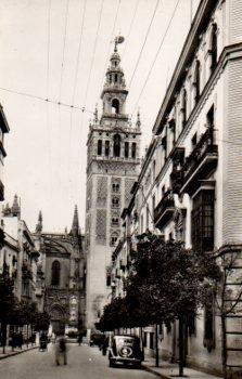 POSTAL PV09185: La Giralda desde la calle de Mateo
