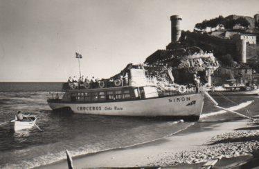 POSTAL PV08923: Barco Cruceros en playa de Tossa de Mar