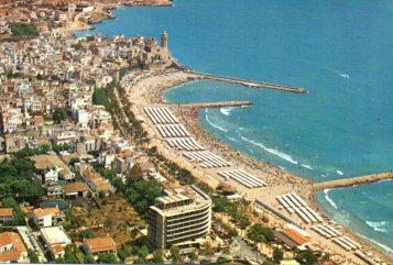 POSTAL PV08959: Vista aerea de Sitges pueblo y playas