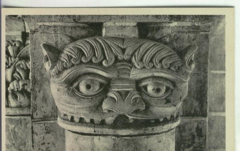 Postal : Eglise de Cunault : Tete qui engoule la colonne