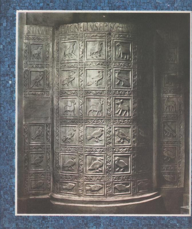 Historia de la Iglesia: Pulpito de marmol del arzobispo Agnello en catedral de Ravena