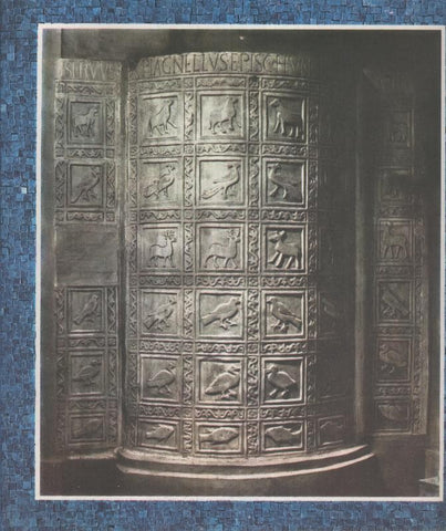 Historia de la Iglesia: Pulpito de marmol del arzobispo Agnello en catedral de Ravena