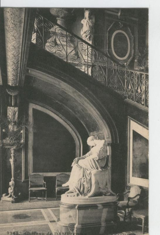 Postal B/N 0288 : Chateau de Dampierre: La Statue de Penelope de Cavelieu