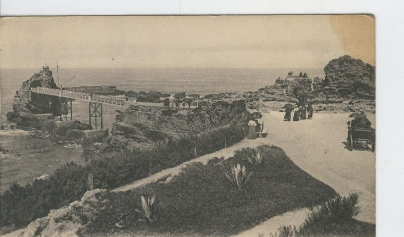 Postal B/N 0303 : Biarritz: Le Rocher de la Vierge et Rocher perce