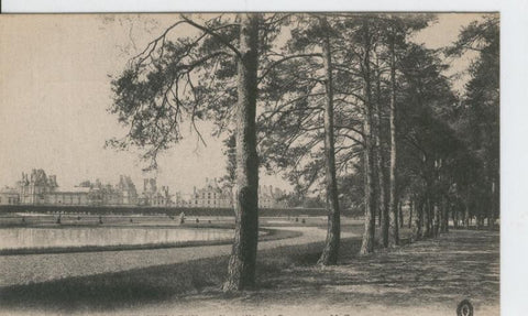 Postal B/N 0350 : Fontainebleau: Une Alle du Parterre