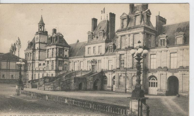 Postal B/N 0351 : Fontainebleau: L,Escalier du Fer a Cheval
