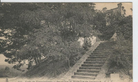Postal B/N 0357 : Fontainebleau: Belvedere et Medaillon de Denecourt