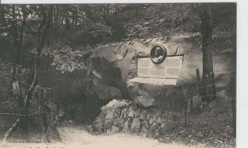 Postal B/N 0366 : Fontainebleau: Caverne D,augas et medaillon Paul Merwart