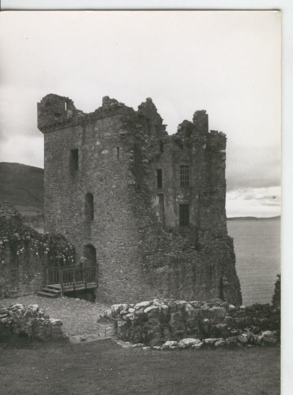Postal castillos numero 001: Urquhart Castle
