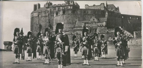 Postal castillos numero 017: Highland Pipers at edinburg Castle