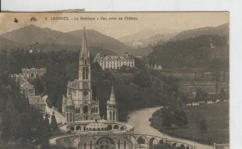 Postal B/N 0383 : Lourdes, La Basilique, vue prise du Chateau