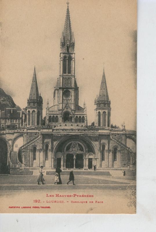 Postal B/N 0394 : Lourdes, Basilique de Face