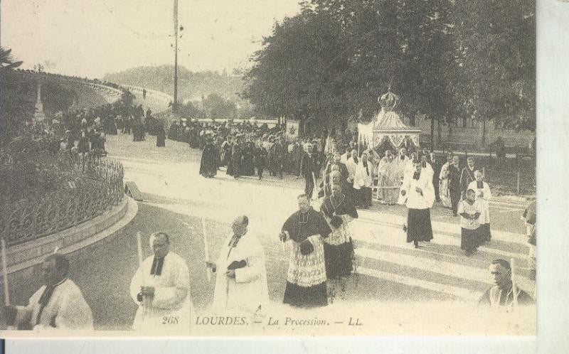 Postal 011101: La dame de Massabielle, Lourdes, la procession