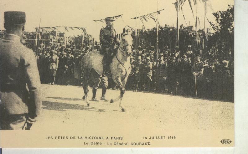 Postal 011108: General Gouraud en les fetes de la victoire a Paris