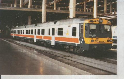 Postal 011218: Automotores diesel serie 592-001/140 en Madrid,atocha en 1995