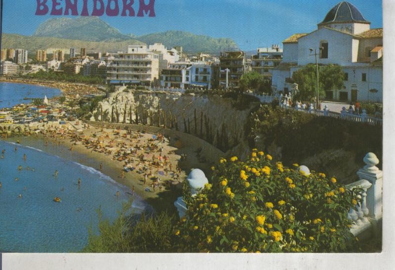 Postal 011944: Iglesia y Playa de Poniente de Benidorm,alicante