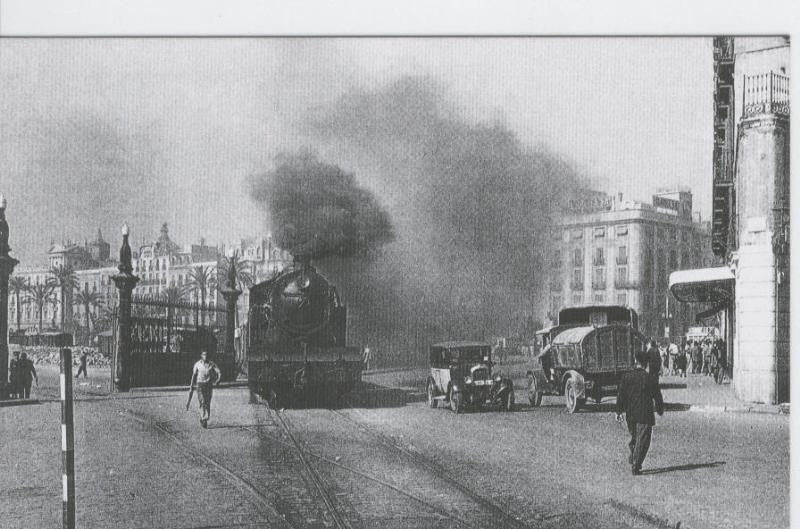 Postal 012144: tren mercancia saliendo del muelle Bosch i Alsina (Barcelona), años 50