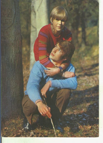 Postal 015044: pareja romantica en el bosque