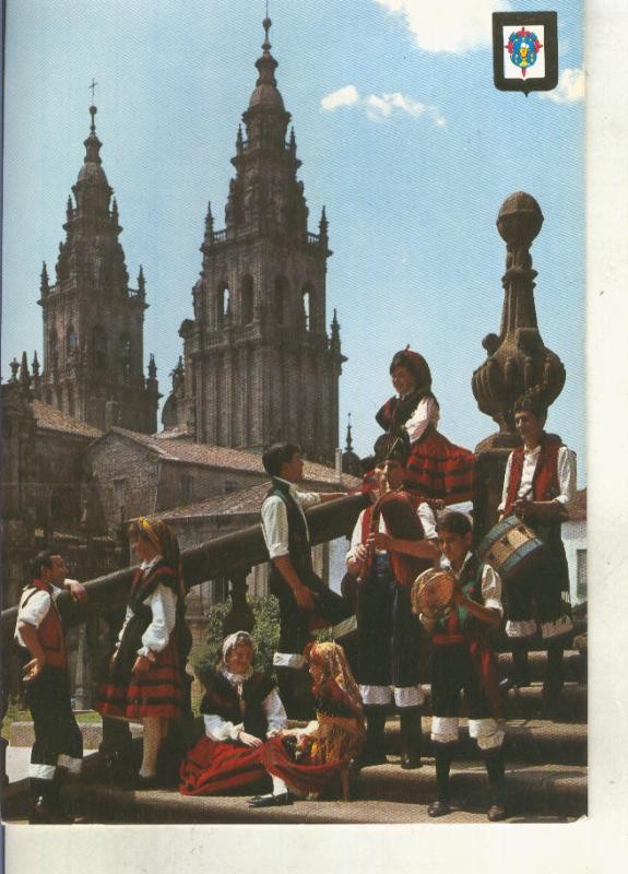Postal 015217: Gaiteros en la escalinata de la catedral de Santiago