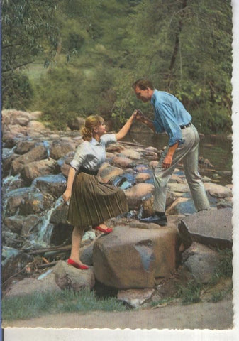 Postal 015284: Pareja romantica en el rio