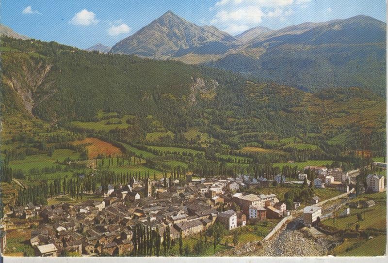 Postal 016074: Vista general de Benasque con el gallinero al fondo