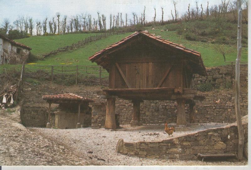 Postal 016090: Horreo de dos aguas de Valdeprado en los picos de europa