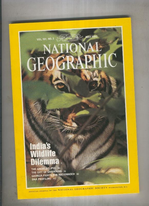 National geographic 2002 december :The magic of snowy owls