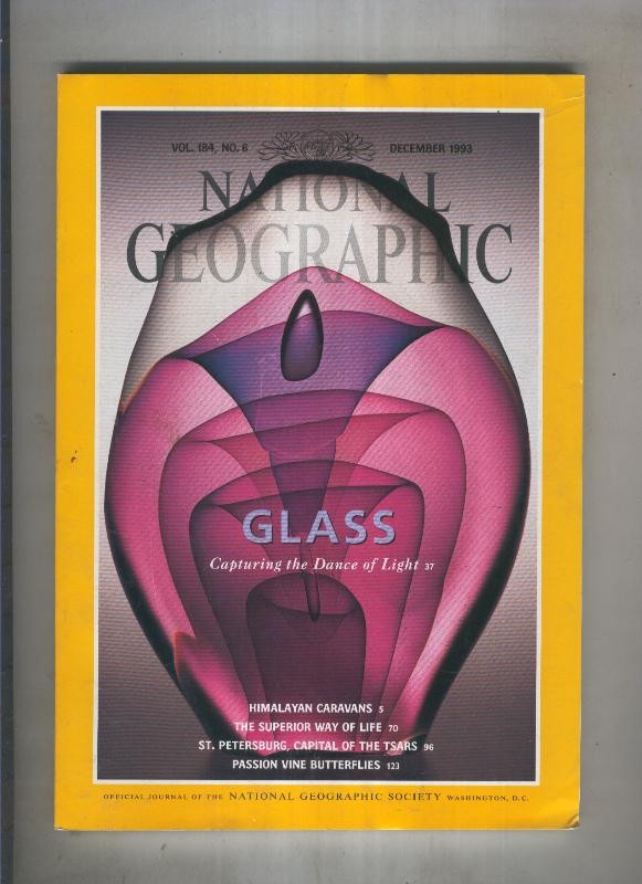 National geographic 1993 December: Glas Capturing the dance light 