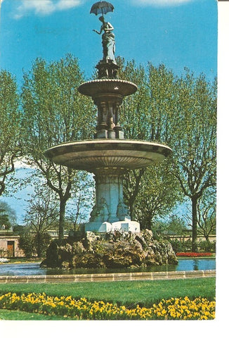Postal 020099 : Dama del paraguas. Parque Ciudadela (Barcelona)