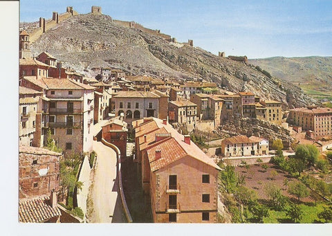 Postal 020629 : Panoramica y murallas al fondo, Albarracin - Teruel