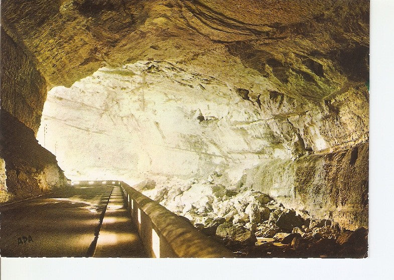 Postal 020972 : Sortie de la Grotte et du Tunne, Le Mas Dazil (Ariege)