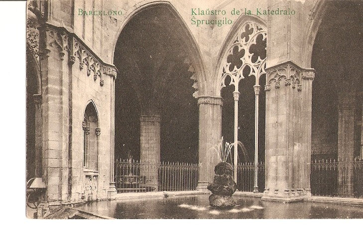 Postal 021099 : Klaustro de la Katedralo, Sprucigilo