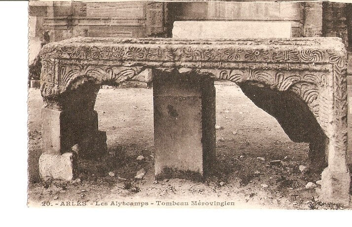 Postal 021277 : Les Alycamps - Tombeau Merovingien