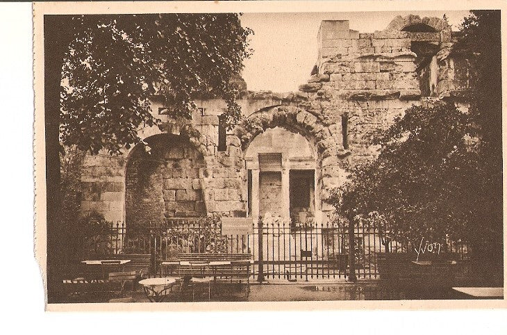Postal 021364 : Jardin de la Fontaine - Le temple de Diane. La Doulce Grance