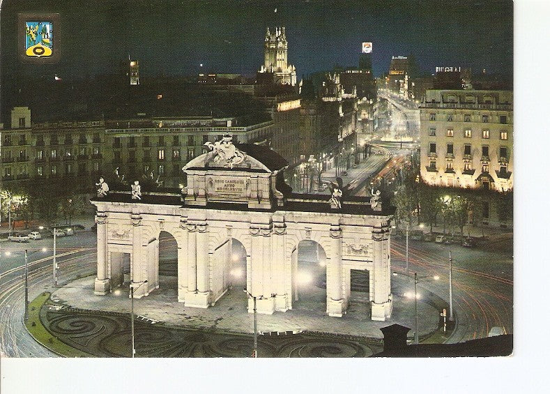 Postal 021528 : Puerta y calle de Alcala, vista nocturna