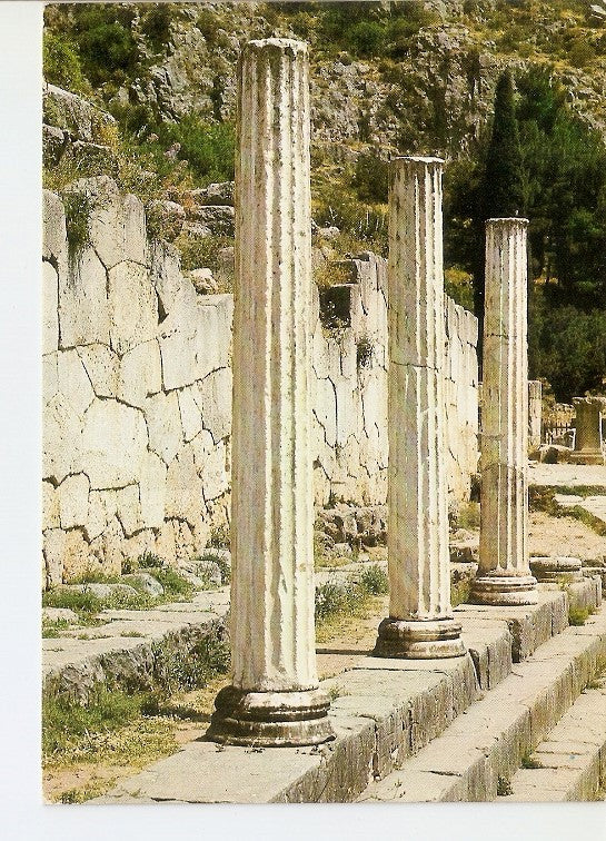 Postal 021637 : The polygonal wall with 800 inscriptions et le Portique des Atheniens. Delphi