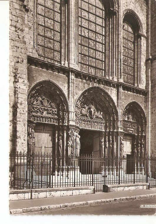 Postal 021728 : Chartres, La Cathedrale, portail royal et les trois verrieres