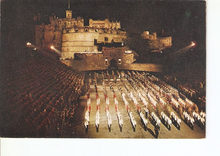 Postal 022243 : Edinburgh military tatto, on the castle esplenade