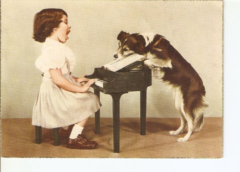 Postal 022294 : Niña tocando el piano y su perro