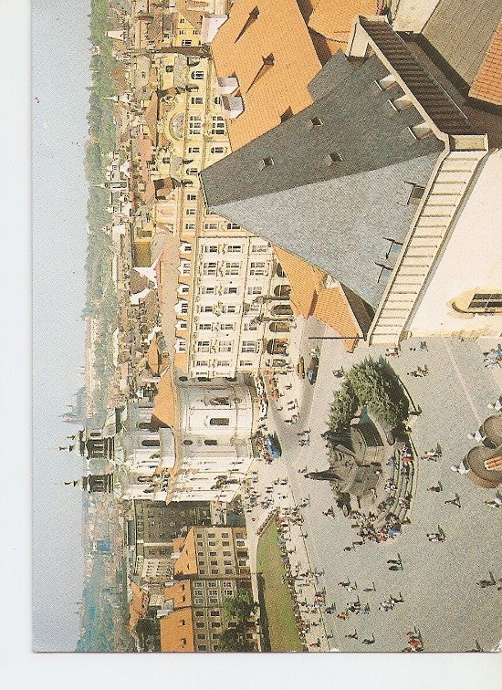 Postal 022769 : Prague - Old town square, Castle in the background