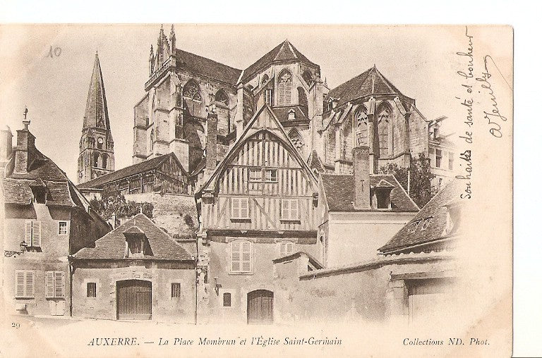 Postal 023086 : Auxerre - La Place Mombrun et lEglise Saint- Germain