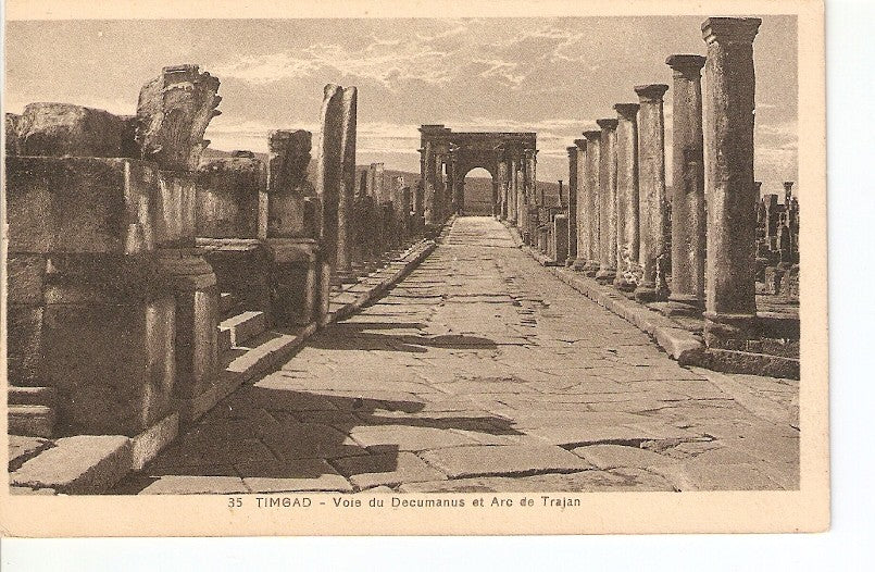 Postal 026754 : Timgad - Voie du Decumanus et Arc de Trajan
