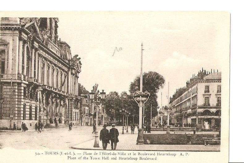 Postal 026758 : Place de lHôtel-de-Ville et le Boulevard Heurteloup A. P.