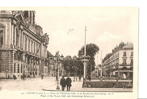 Postal 026758 : Place de lHôtel-de-Ville et le Boulevard Heurteloup A. P.