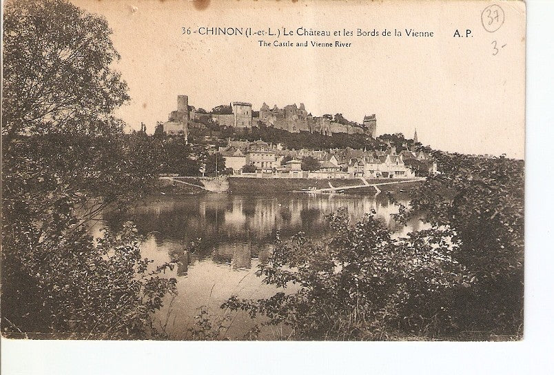 Postal 026994 : Chinon. Le Château et les Bords de la Vienne, The Castle and Vienne River