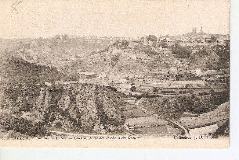 Postal 027013 : Avallon. Vue sur Cousin, prise des Rochers du Riaune