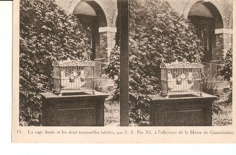 Postal 027041 : La cage doree et les deux tourterelles benites, par S. S. Pie XI, a loffertoire de la Messe de Canonisation