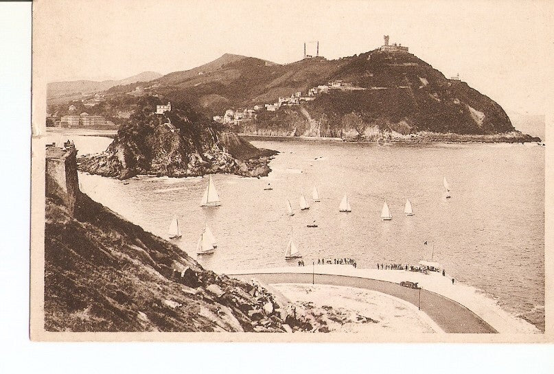 Postal 027068 : San Sebastian. La isla y el monte Igueldo