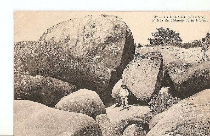 Postal 027127 : Huelgoat (Finistere). Entree du Menage de la Vierge