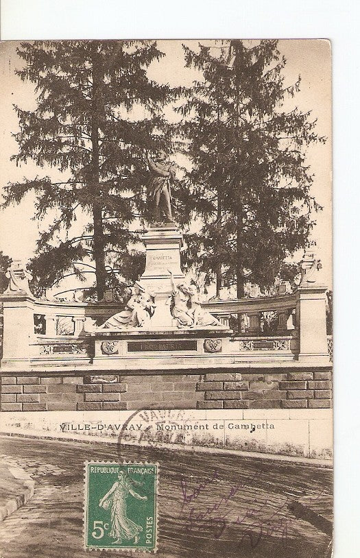 Postal 027297 : Ville dAvray. Monument de Gambeta